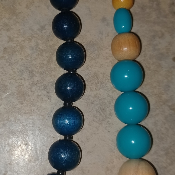 Lot of 8 wooden beaded necklaces - Picture 3 of 7